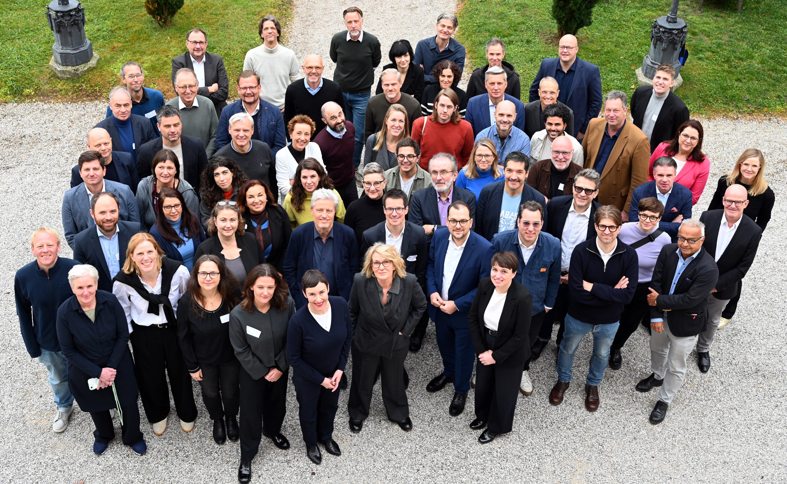 Acht Tische für die Vierte Gewalt Gruppenfoto